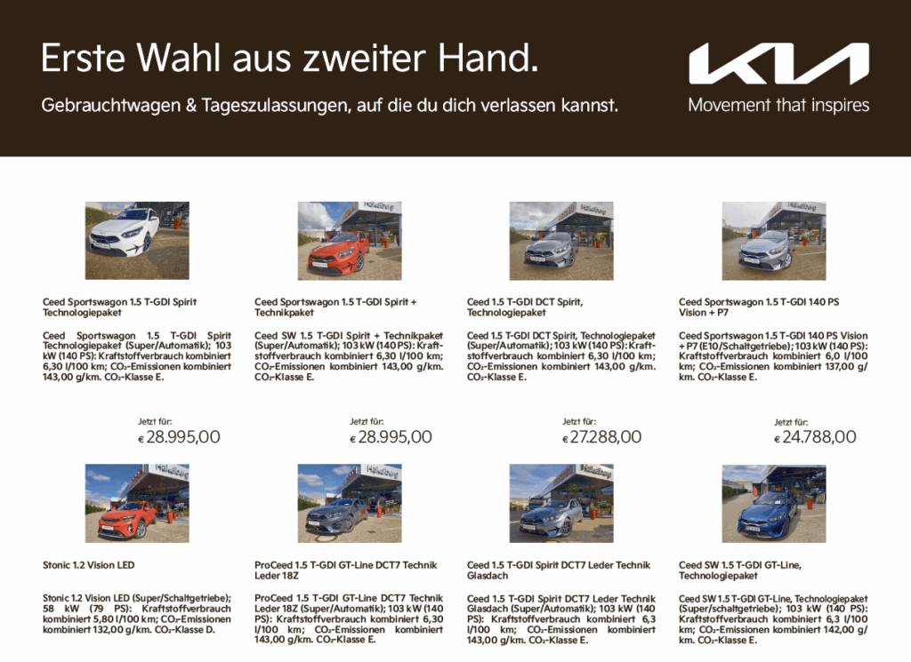 Angebotsübersicht eines Autohauses mit mehreren KIA-Gebrauchtwagen, Preisen und technischen Daten auf einer Infotafel.